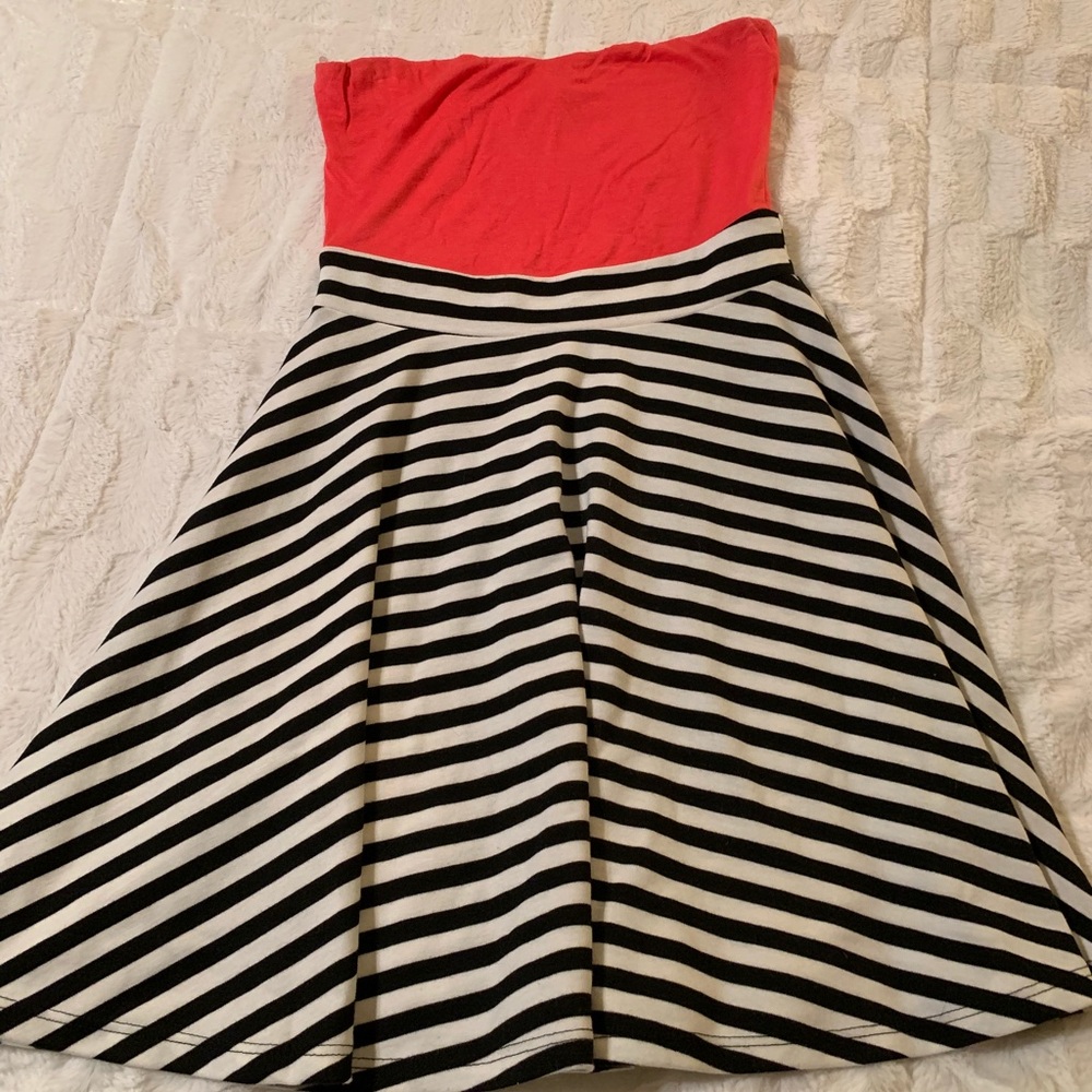 Coral, black, and white strapless dress